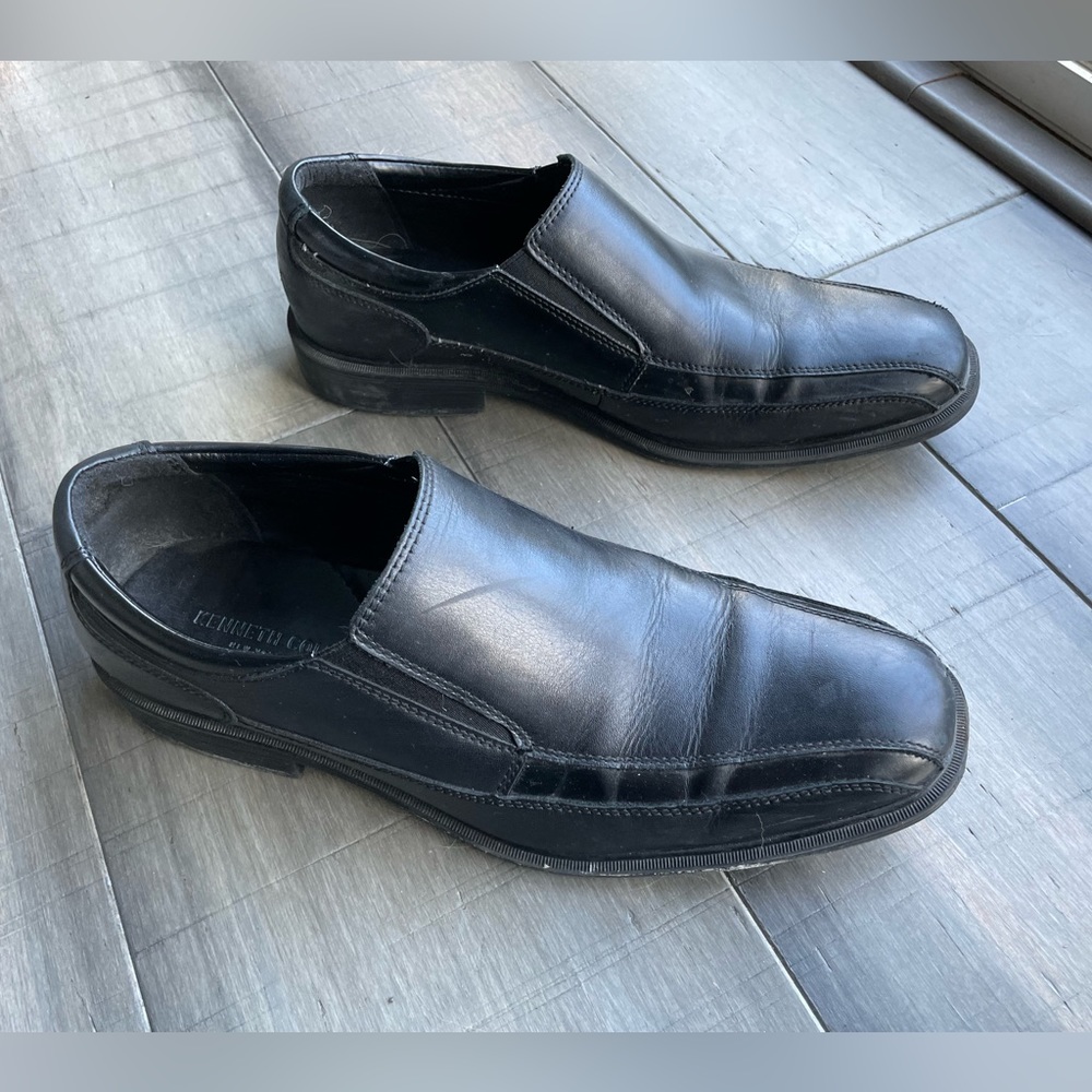 Kenneth Cole slip on leather shoes size 11